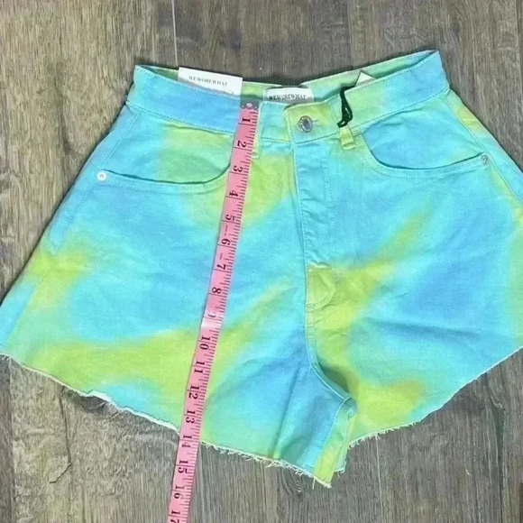 We Wore What Flare Bell Shorts, Stretch Twill Denim in Zvi Tie Tye. Size 25. NWT - Picture 16 of 16